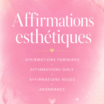 Femme réfléchissant devant un miroir en répétant des affirmations positives et inspirantes.