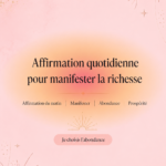 femme méditant avec un carnet et un stylo, écrivant une affirmation pour la prospérité