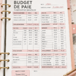Femme analysant son budget mensuel sur une tablette