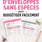 Femme utilisant le système d'enveloppes pour gérer son budget