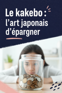 Un carnet kakebo ouvert avec des stylos prêts à être utilisés, représentant l'art japonais de l'épargne.