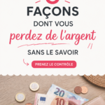 Femme souriante examinant ses finances avec un ordinateur et un carnet.