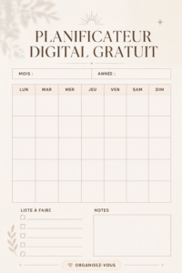 Planner numérique gratuit à imprimer sur un bureau chaleureux avec des accessoires de bureau