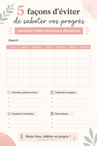 Femme souriante planifiant son mois sans dépenses avec un carnet