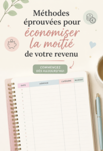 Femme souriante tenant une tirelire, illustrant l'épargne.