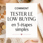 Une femme souriante dans un magasin, réfléchissant à ses achats et pratiquant le low buying.