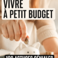 Femme heureuse planifiant son budget avec des astuces pratiques pour vivre frugalement.