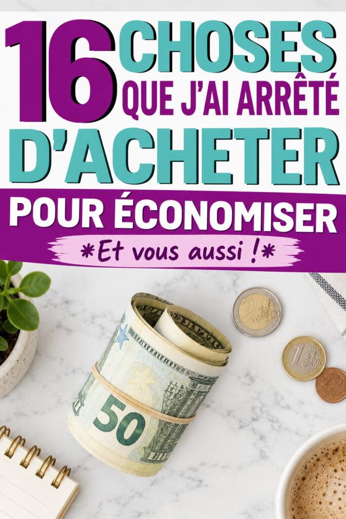 Femme souriante devant une calculatrice et un carnet de budget pour gérer ses finances personnelles.