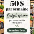 Femme souriante faisant ses courses avec une liste, mettant en pratique un budget de 50€ par semaine.