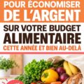 Une femme souriante tenant des produits alimentaires dans un supermarché en magasin.
