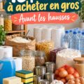 Vitrine d'une épicerie avec des produits en gros bien rangés.